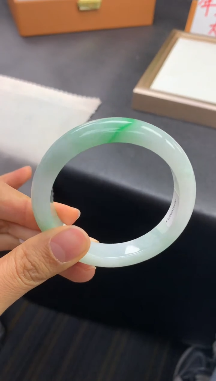 未镶嵌手镯翡翠退货需手镯吊牌标签完好