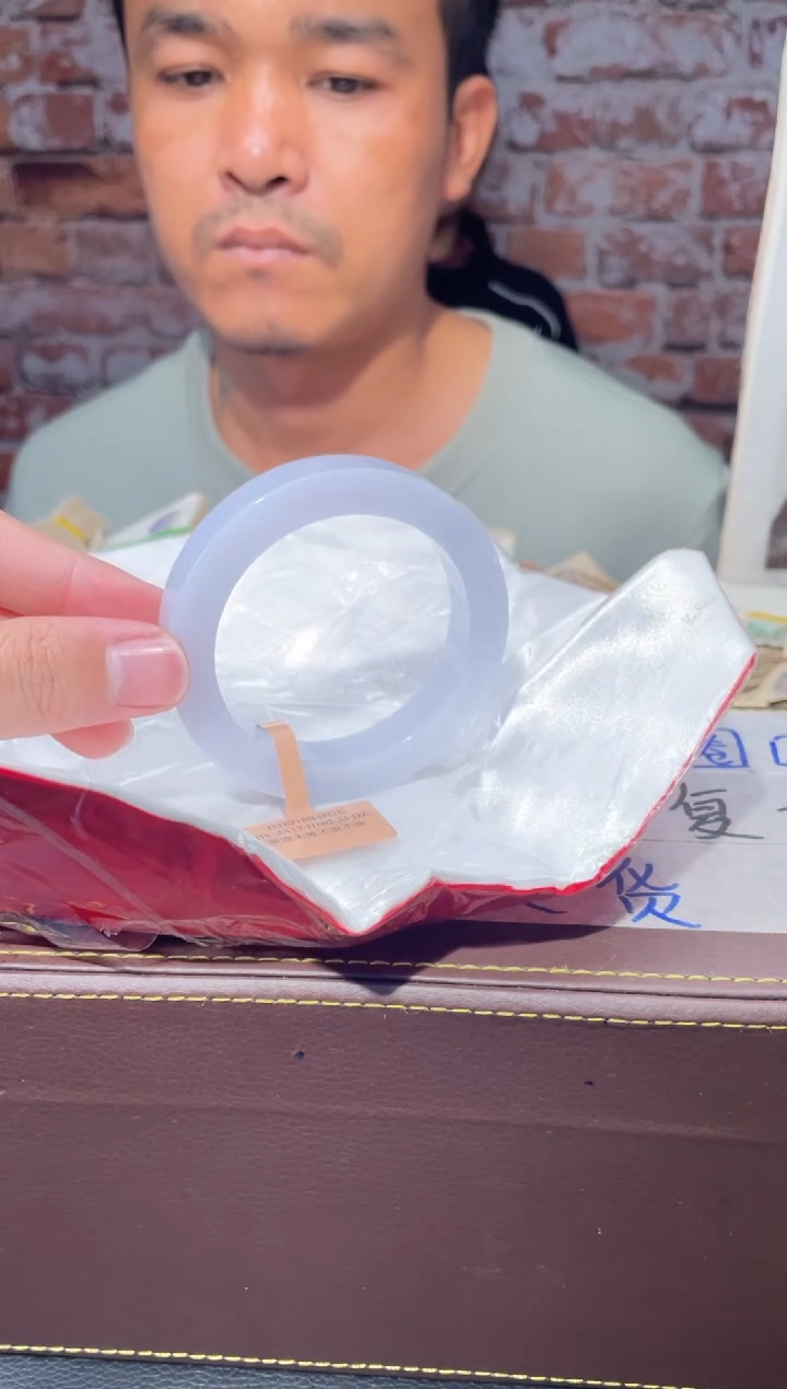 【闪购商品】定制翡翠手镯未镶嵌发一件/DDI02461