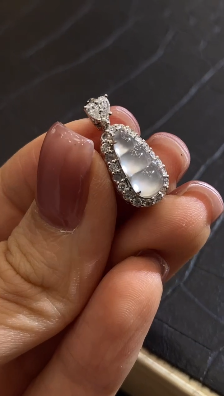 翡翠18K金镶嵌颈饰收到货48小时鉴赏期（超时不退不换）