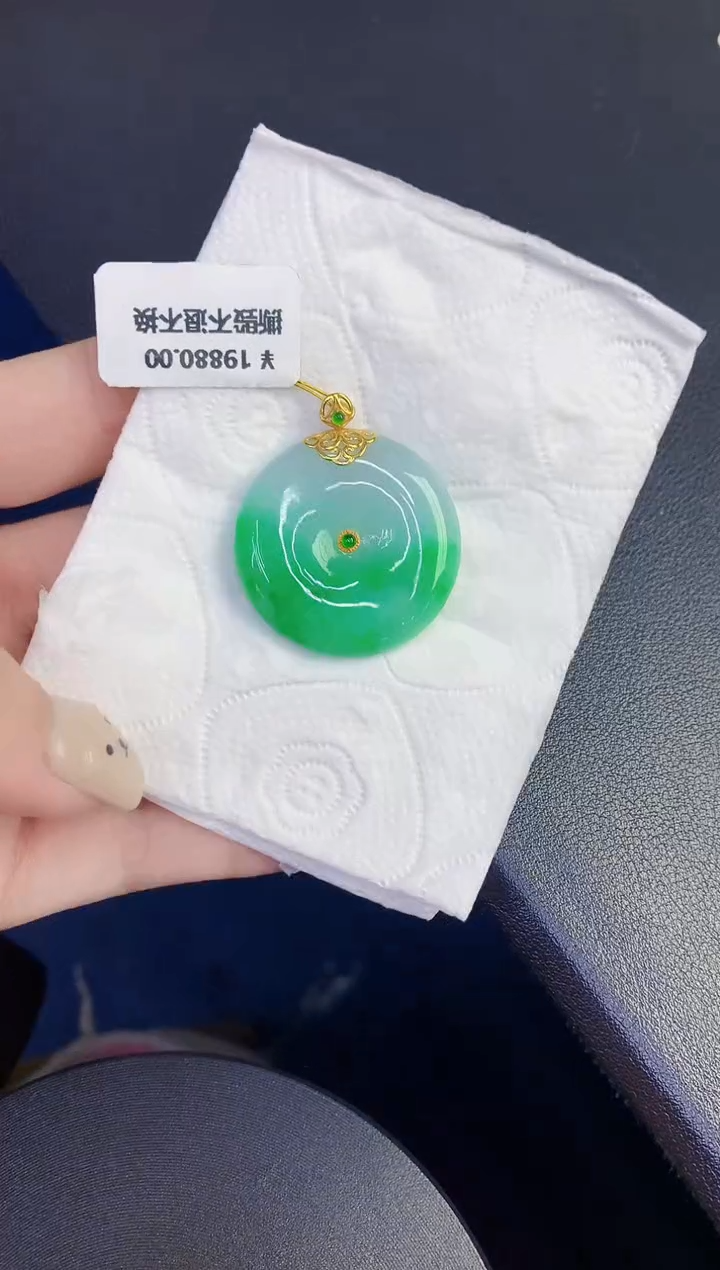 颈饰18K金镶嵌翡翠缅甸天然翡翠A货