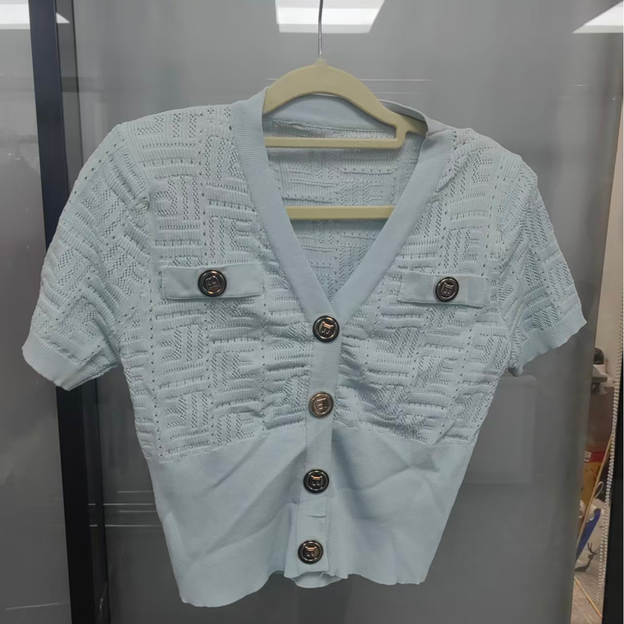 设计感六粒扣上衣显瘦衫