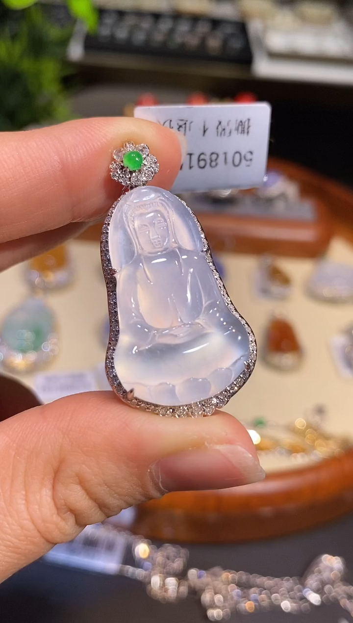 【闪购商品】翡翠颈饰18K金镶嵌吊坠