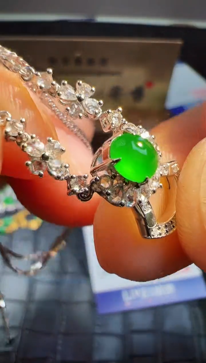 【闪购商品】翡翠颈饰18K金镶嵌翡翠回流