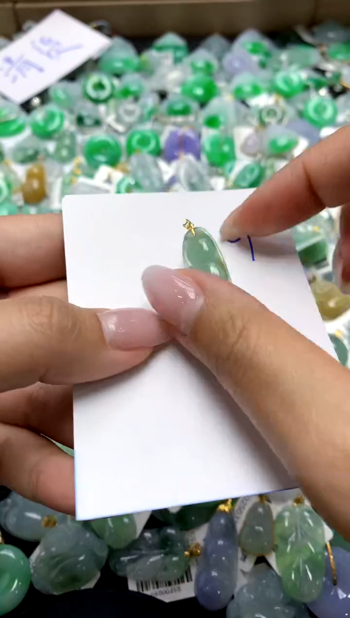 翡翠18K金镶嵌颈饰11111111111111111