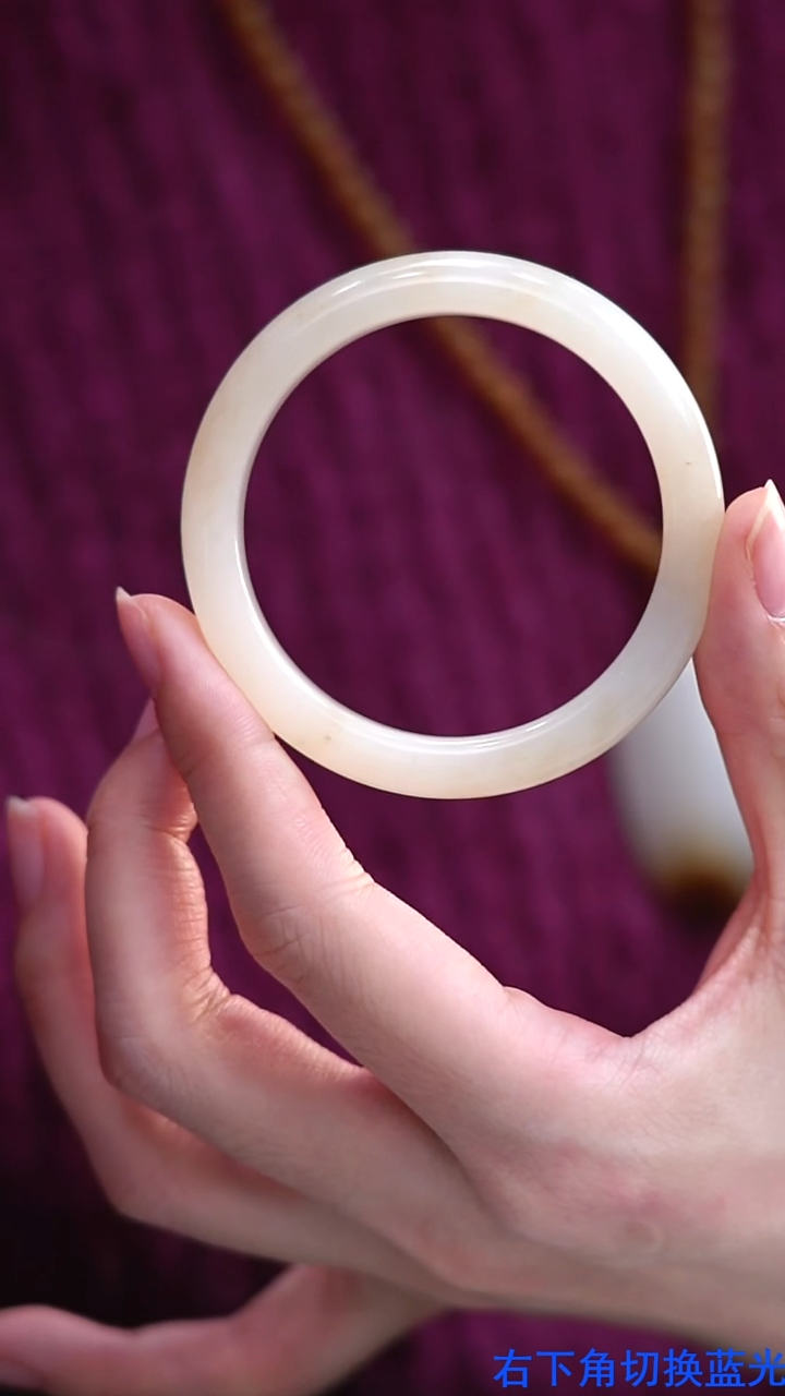 未镶嵌手镯和田玉和田玉手镯