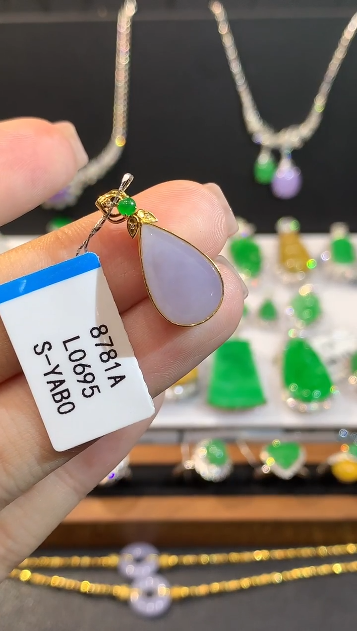 吊坠(不含链)18K金镶嵌翡翠多样性发其一