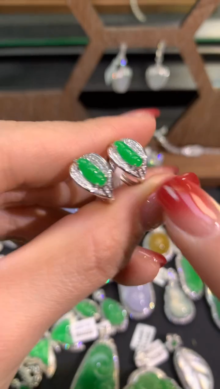 【闪购商品】翡翠吊坠(不含链)18K金镶嵌耳包