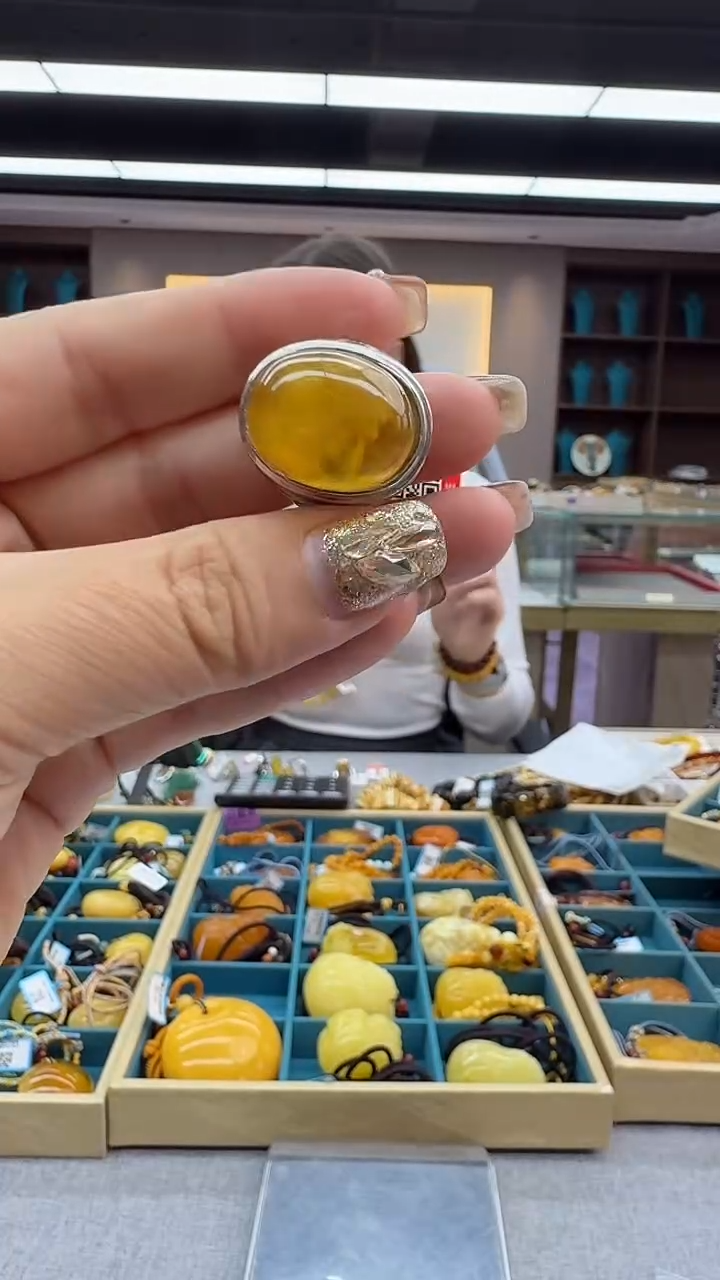 未镶嵌琥珀戒指128秒拍号 假一罚三 