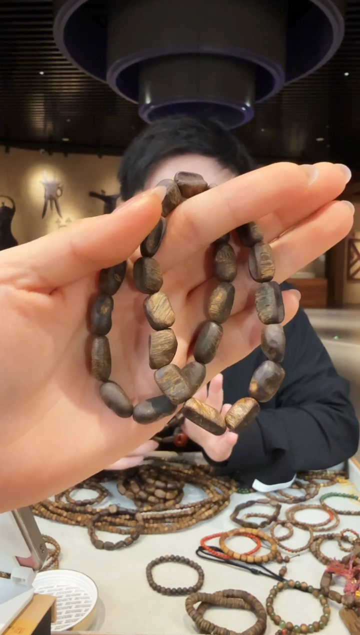 【闪购商品】沉香手串海南莺歌绿棋单圈随形虫漏沉水多样性发其一