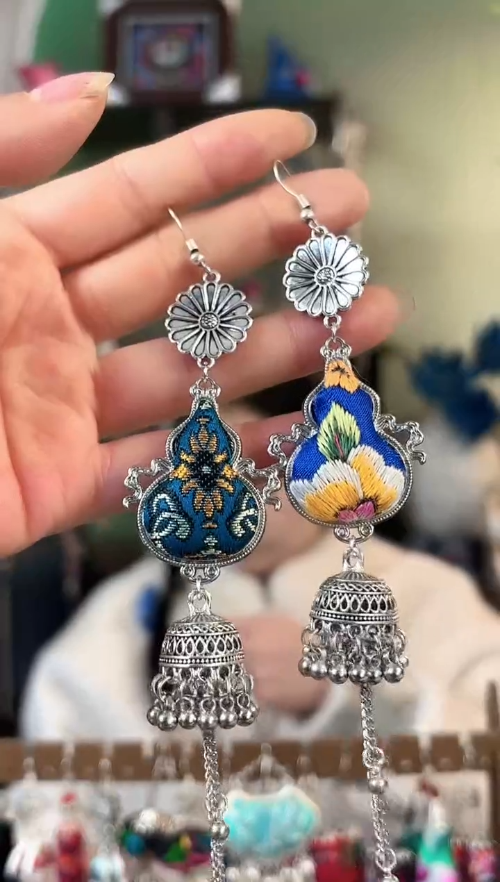 彩云南阁非遗老绣苗银饰品114