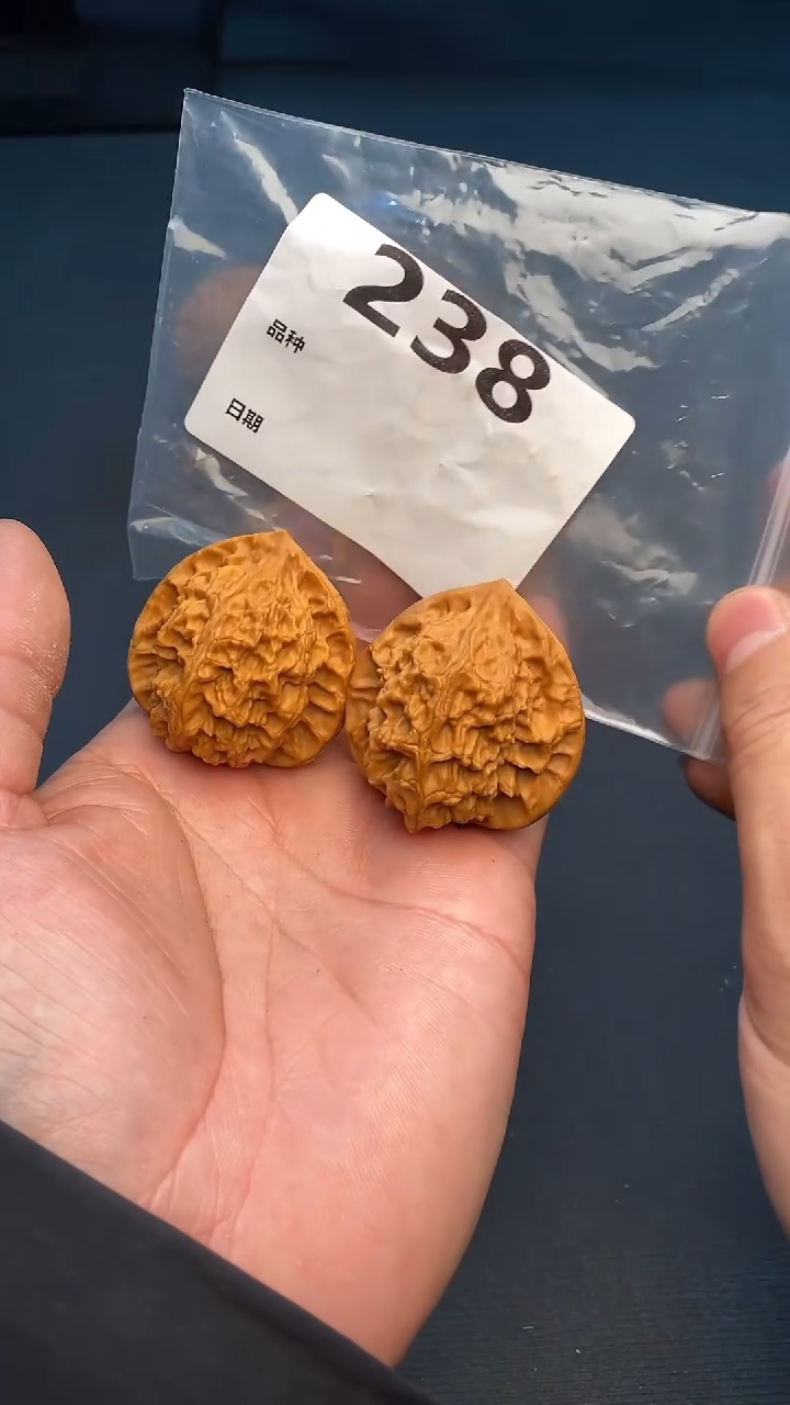 【闪购商品】文玩核桃吊坠238号43尺寸翻天印