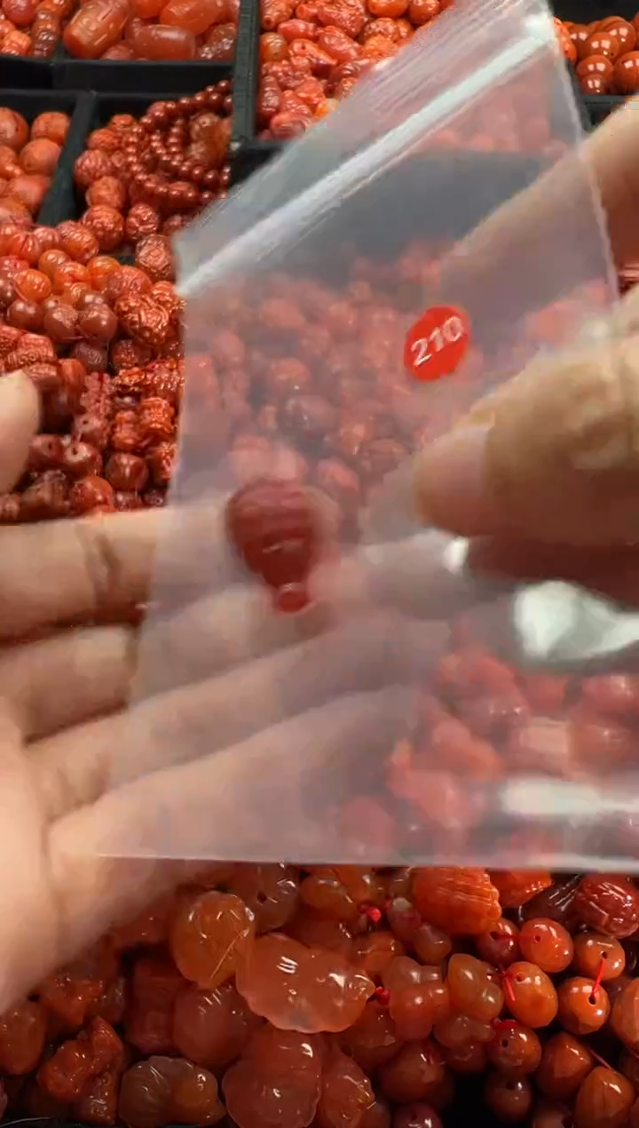 颈饰未镶嵌南红玛瑙1