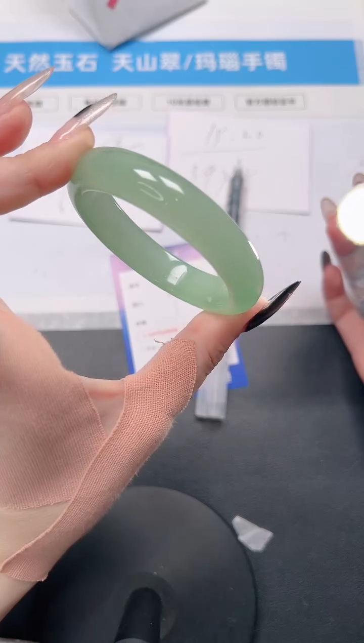 【闪购商品】石英质玉手镯未镶嵌198-54