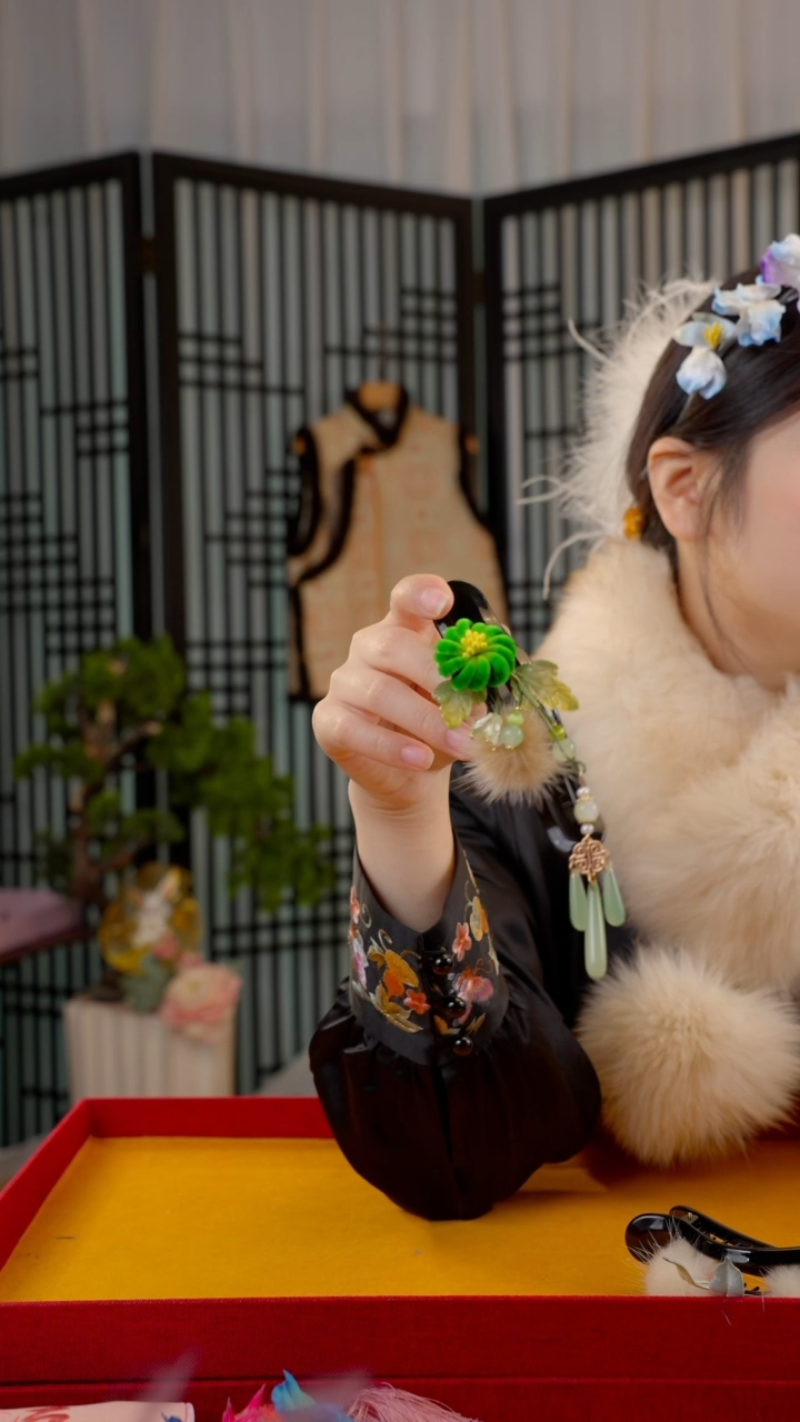 刺绣非遗绒花手工饰品