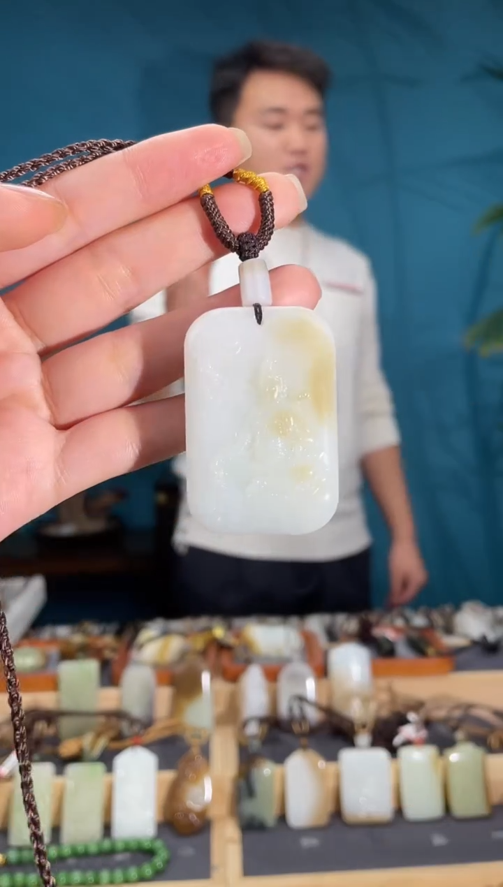 颈饰未镶嵌和田玉1