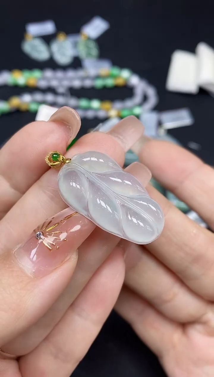 吊坠(不含链)18K金镶嵌翡翠叶子18K金扣镶嵌@@CMT
