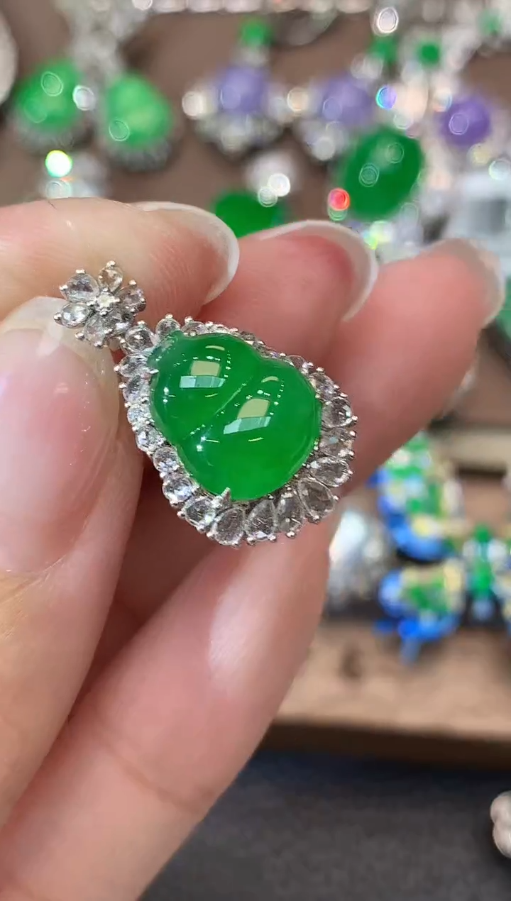 吊坠(不含链)18K金镶嵌翡翠囍**?D6