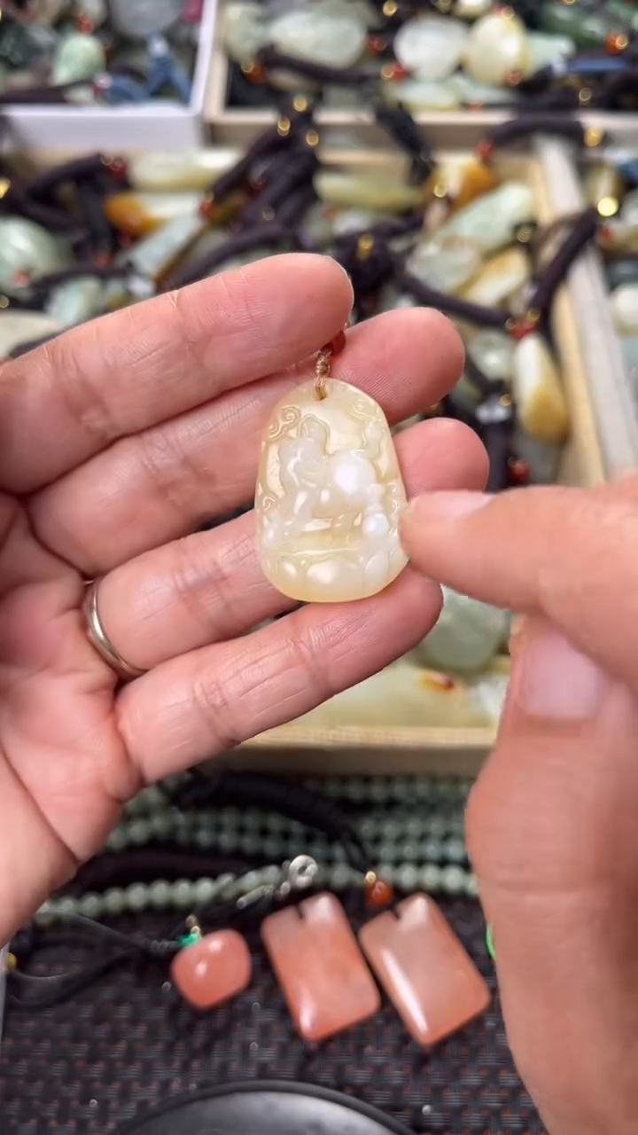 【闪购商品】和田玉颈饰未镶嵌多样性发货没有证书拍一发一有瑕