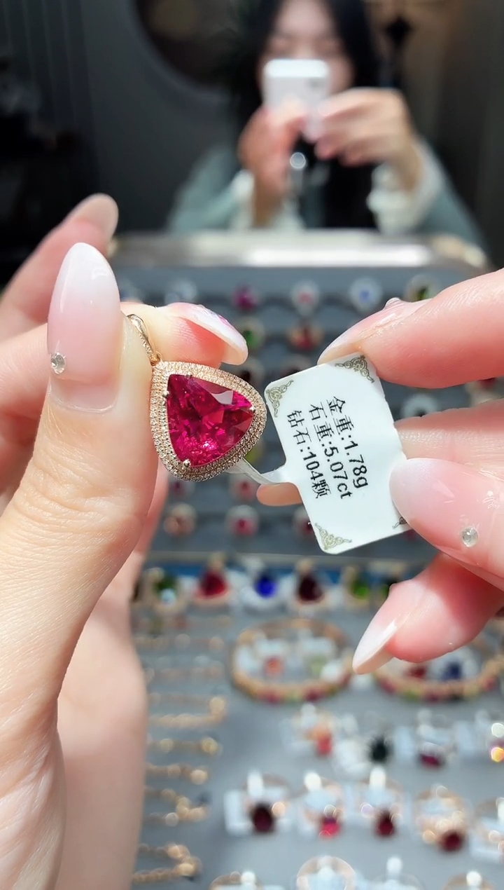 颈饰18K金镶嵌碧玺5.07ct