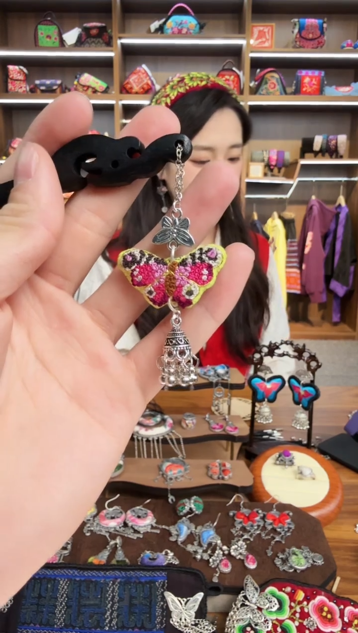 【闪购商品】织绣57蒙阿苏苗绣传承
