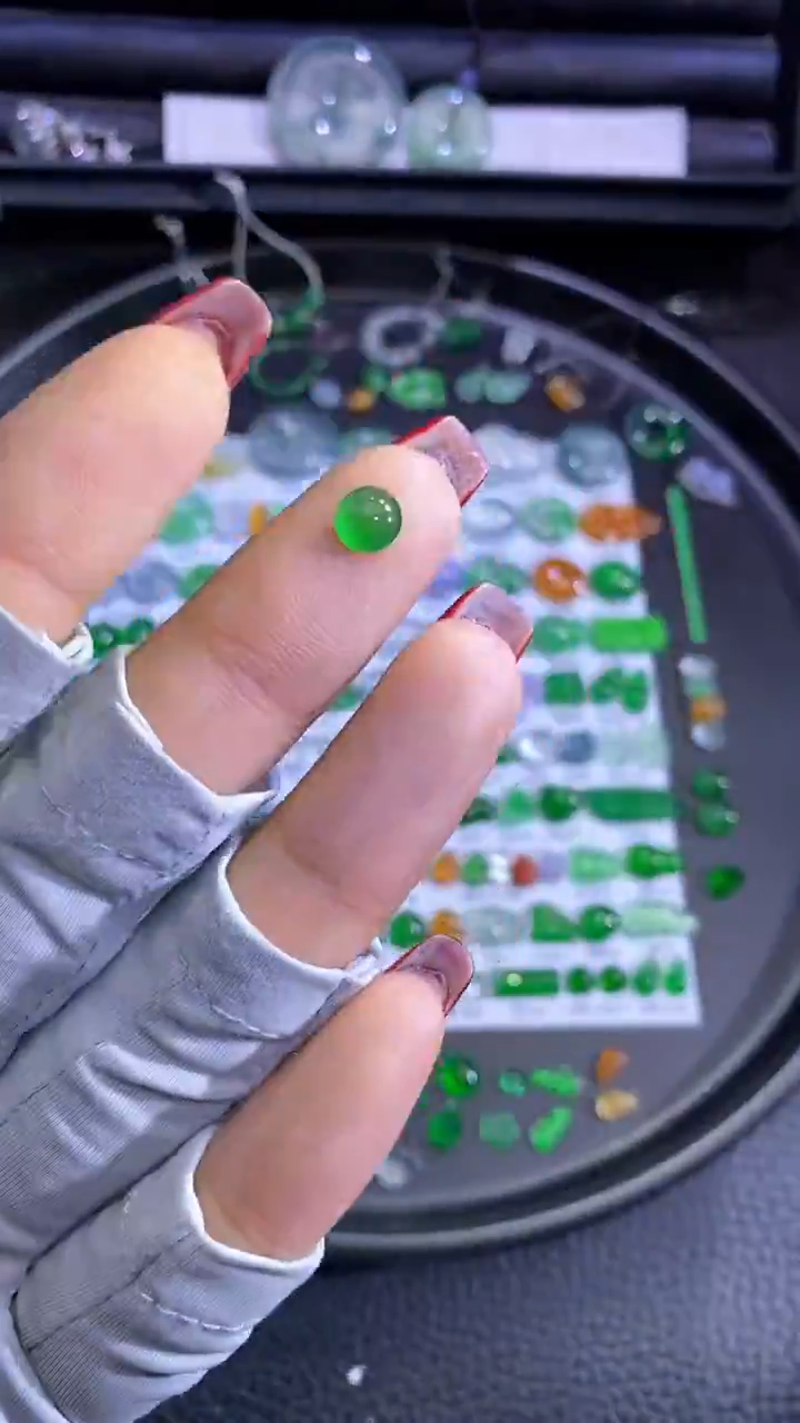 未镶嵌挂件翡翠蛋面