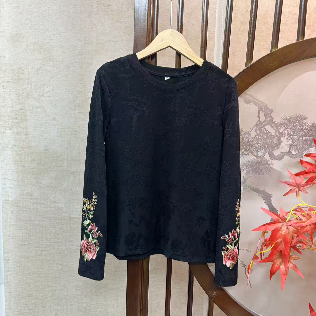 【牡丹亭】 新中式国风秋冬精致加薄绒刺绣圆领打底浮雕刻花打底衫