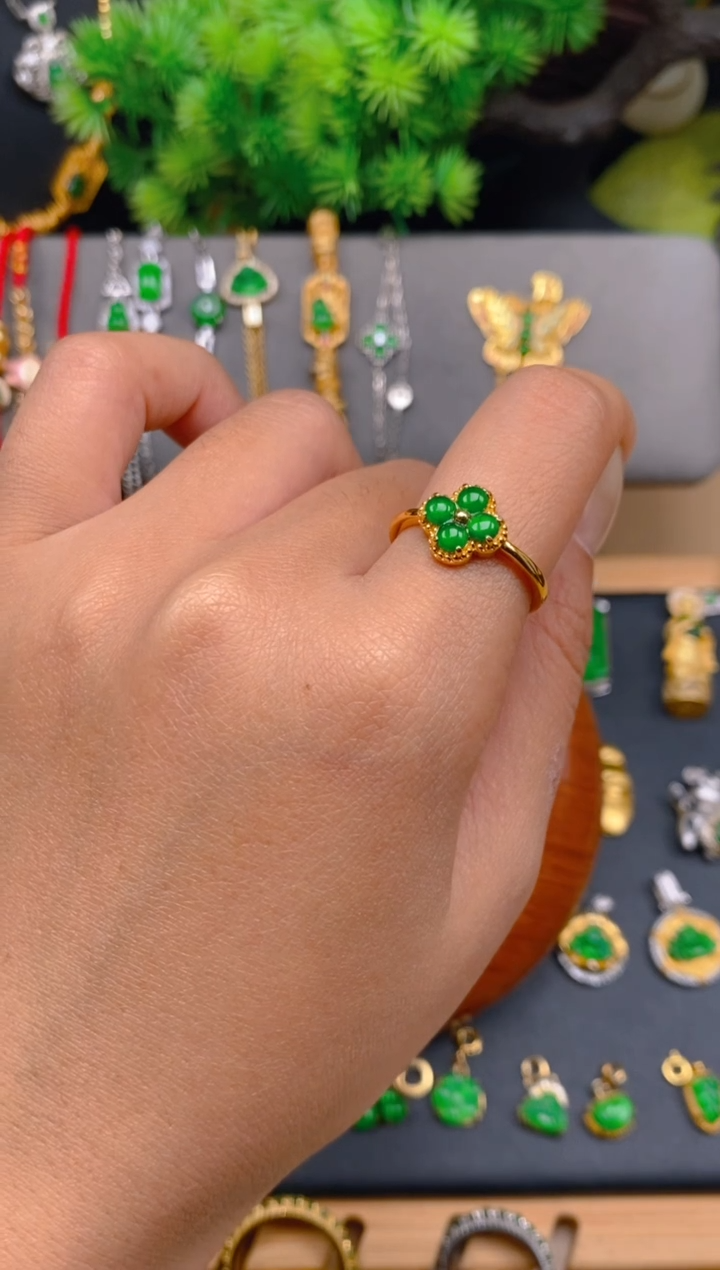 银S925镶嵌戒指翡翠四叶草戒指