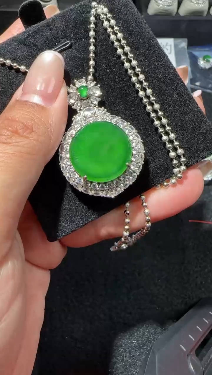 【闪购商品】翡翠吊坠(赠链)未镶嵌多样性发货拍一发一