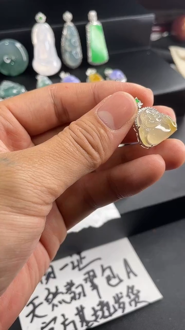 【闪购商品】翡翠颈饰18K金镶嵌吊坠