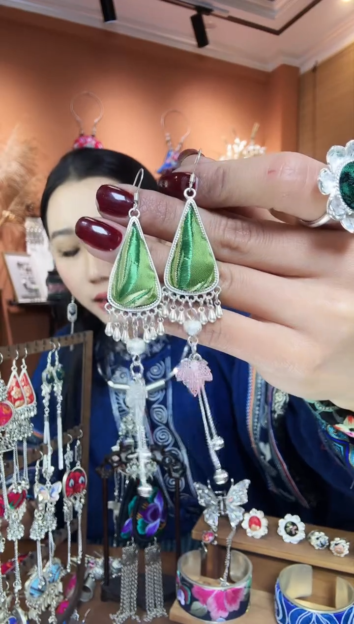 【闪购商品】刺绣纯手工民族风耳环