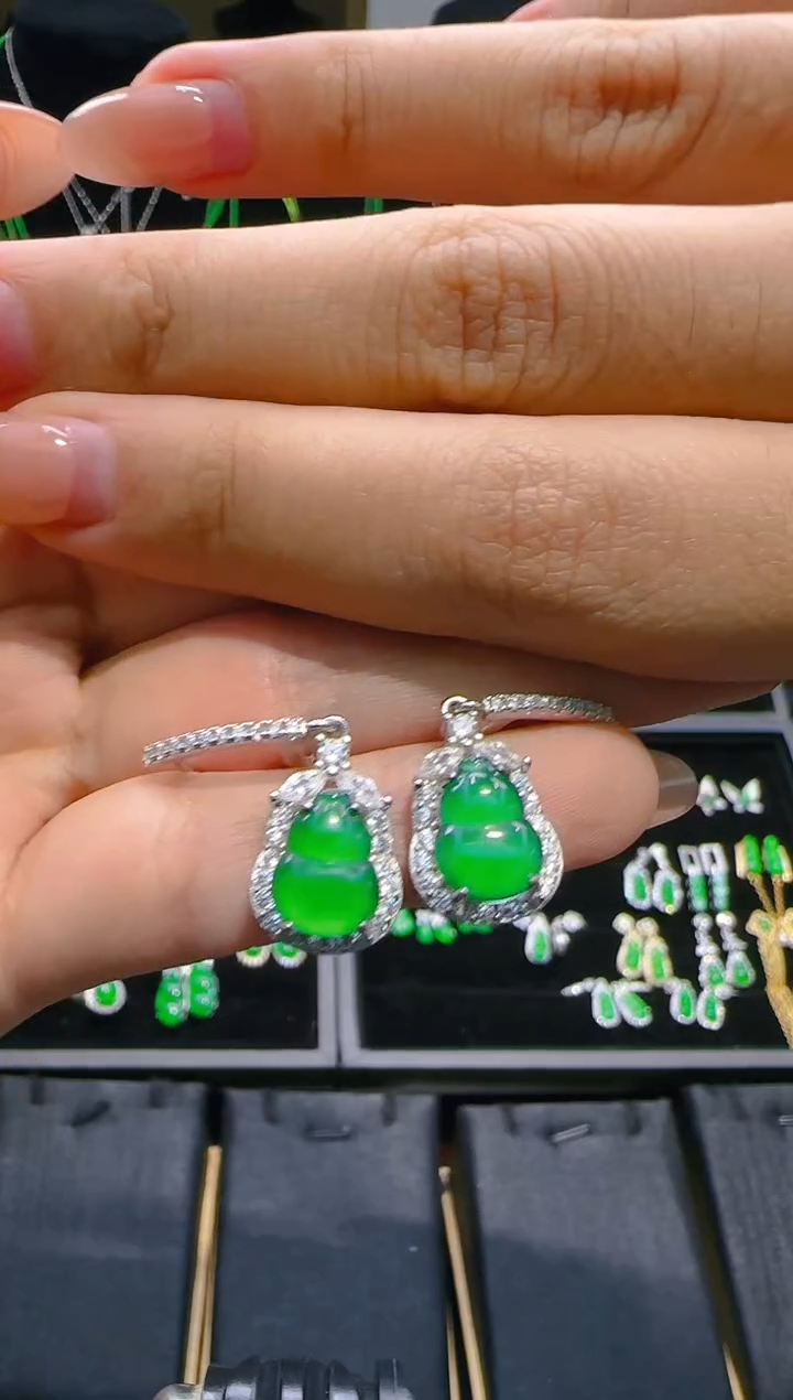 颈饰银S925镶嵌翡翠葫芦耳坠