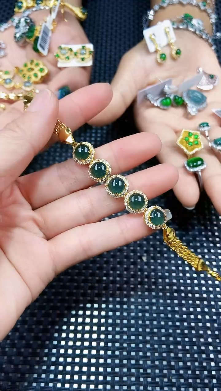 【闪购商品】翡翠手链未镶嵌11111111