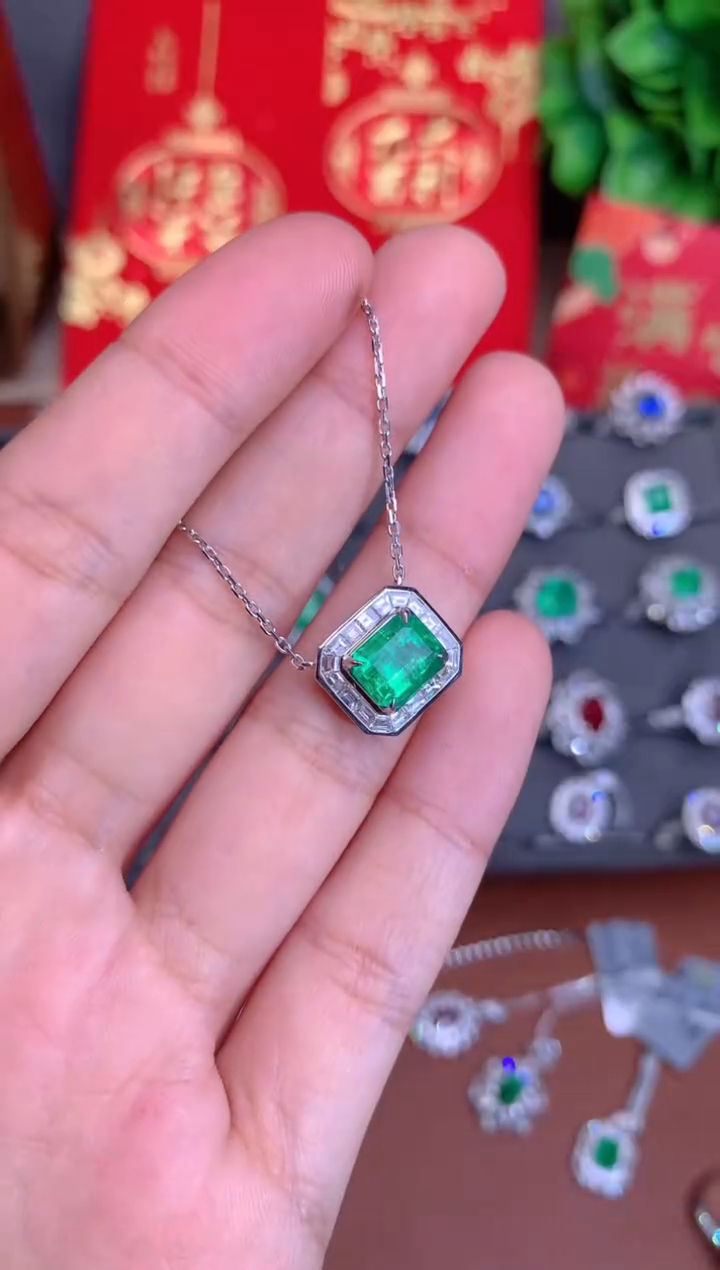 【闪购商品】祖母绿项链18K金镶嵌1.41CT