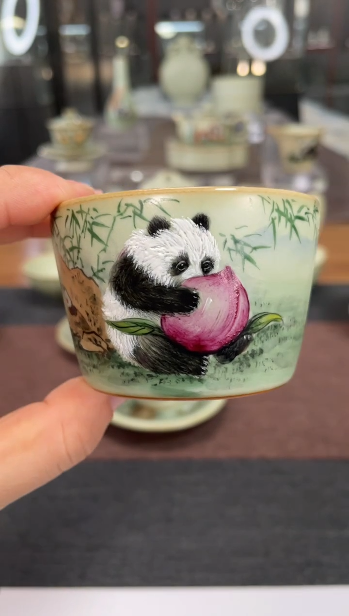 【闪购商品】周泽堂粉青余秀华彩绘君子竹节杯 熊猫