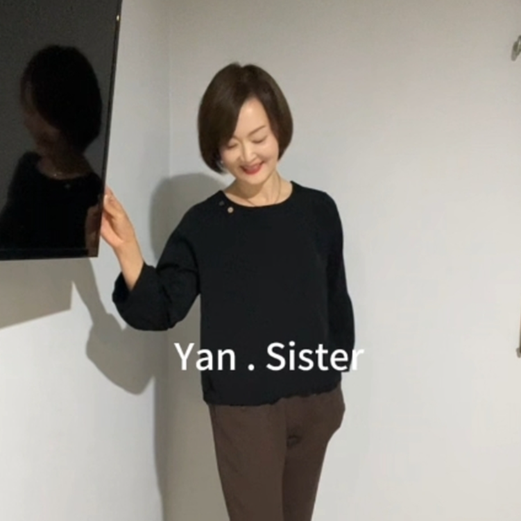 【延家3】韩国领口后背纽扣装饰可爱女士宽松休闲上衣