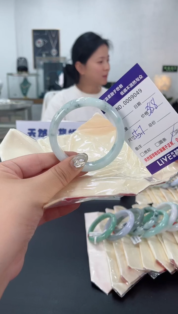【闪购商品】翡翠手镯未镶嵌天然翡翠A货