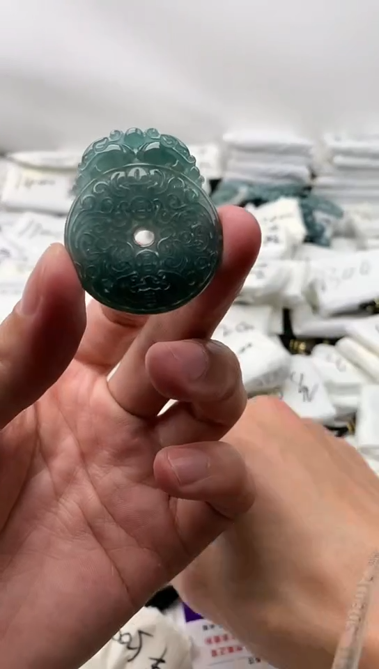 翡翠未镶嵌颈饰平安扣【品质一般介意慎拍】