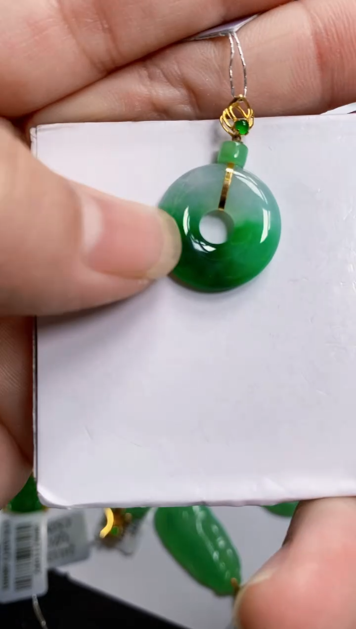 【闪购商品】翡翠颈饰18K金镶嵌吊坠