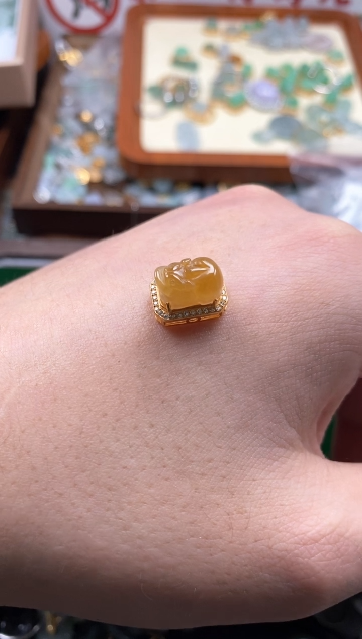【闪购商品】翡翠颈饰未镶嵌哥哥