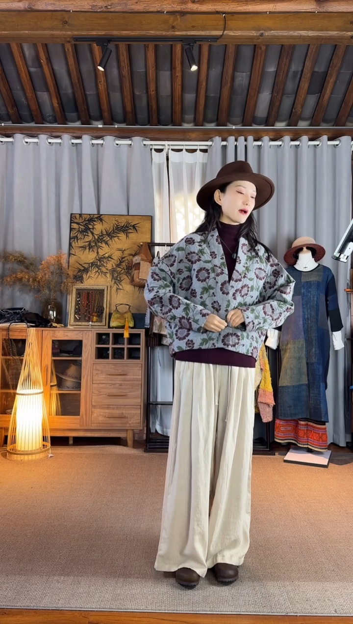 设计师款灰色花卉外套