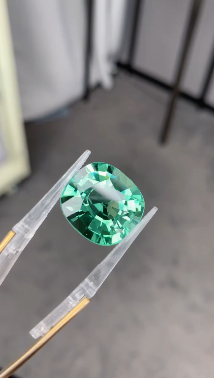 【闪购商品】碧玺裸石未镶嵌20.8ct 绿碧玺