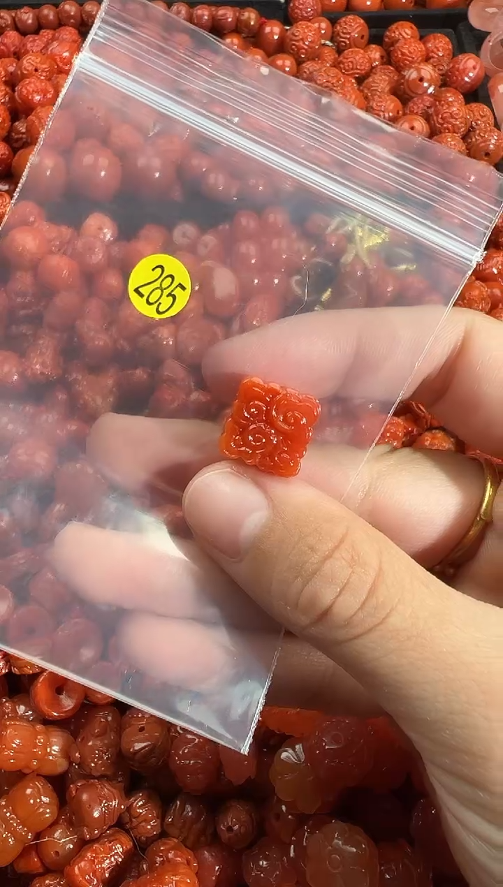 颈饰未镶嵌南红玛瑙1