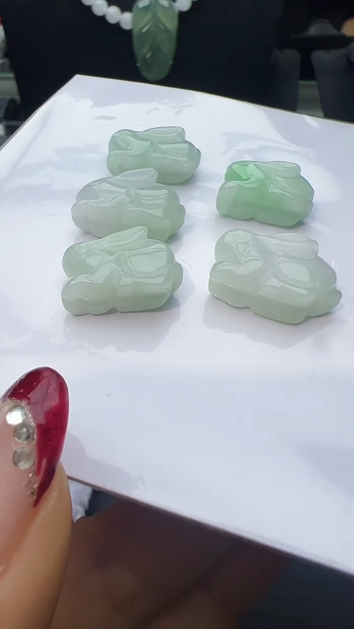 【闪购商品】翡翠挂件未镶嵌生肖兔多样性发货