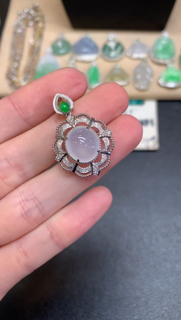 【闪购商品】翡翠颈饰18K金镶嵌蛋面【无服务费】