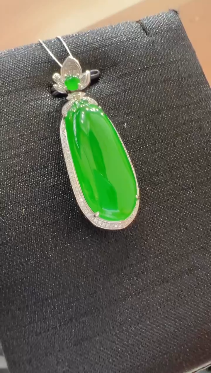 【闪购商品】翡翠吊坠(不含链)18K金镶嵌            