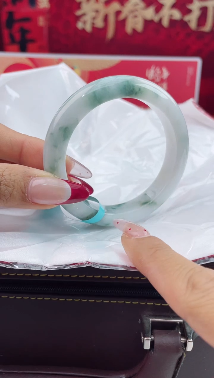 【闪购商品】翡翠手镯未镶嵌2翡翠手镯（微瑕）