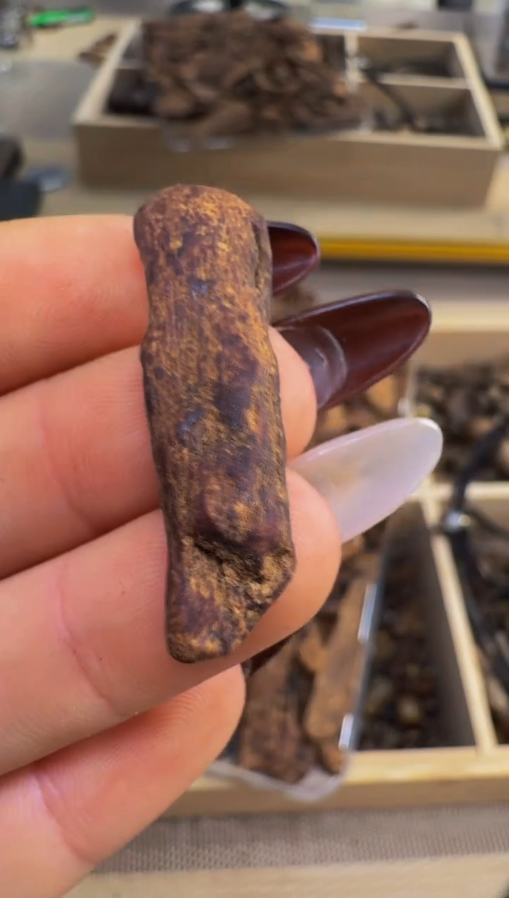 【闪购商品】沉香吊坠越南惠安红土