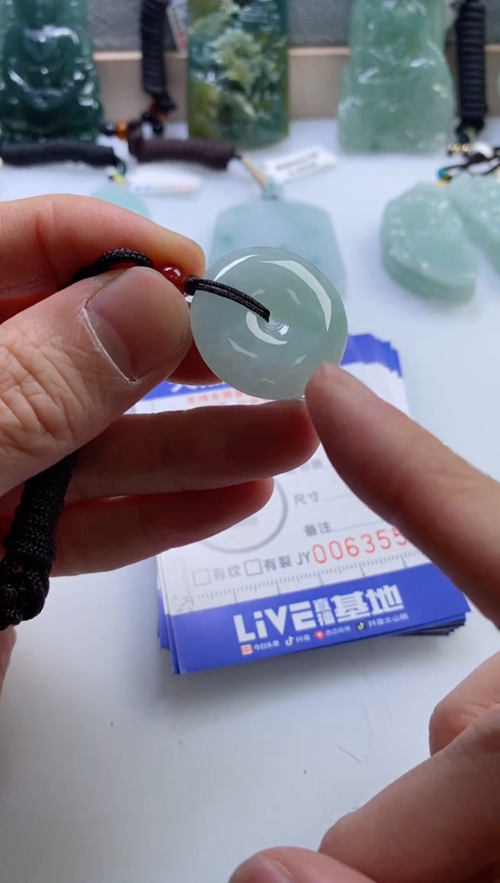 【闪购商品】翡翠挂件未镶嵌           