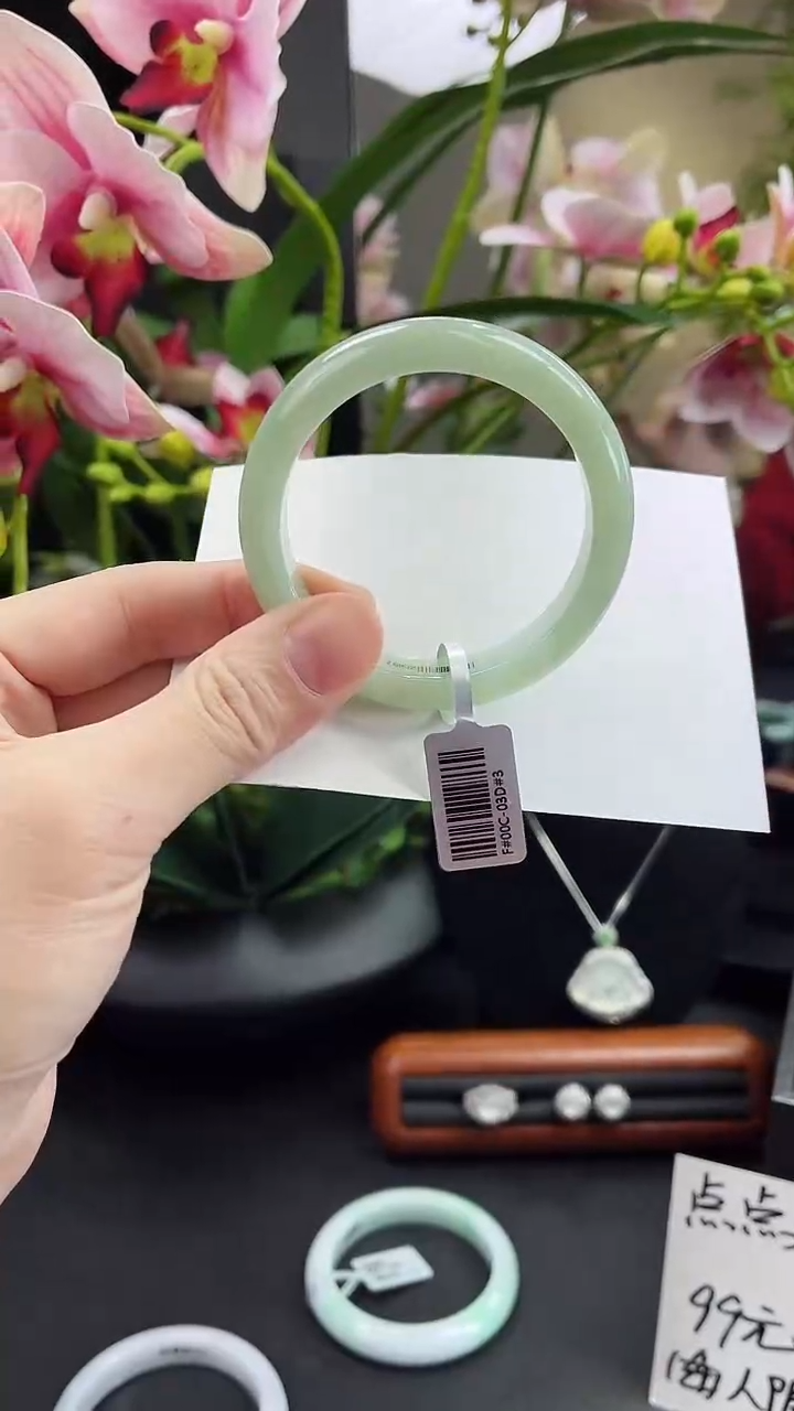 【闪购商品】翡翠手镯未镶嵌正圈