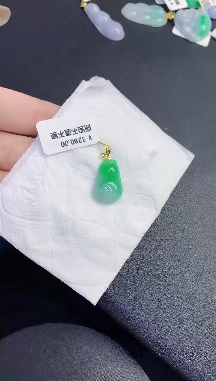 颈饰18K金镶嵌翡翠缅甸天然翡翠a货